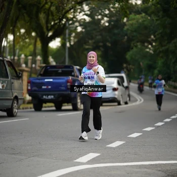 Runner Photo 8399003