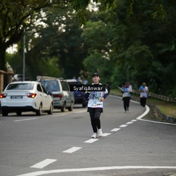Runner Photo 8399009