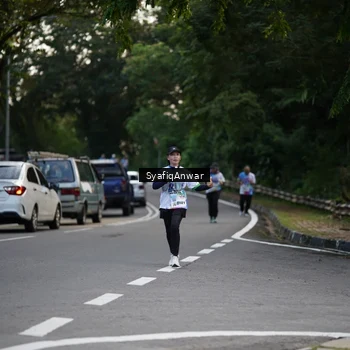 Runner Photo 8399011