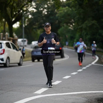Runner Photo 8399033