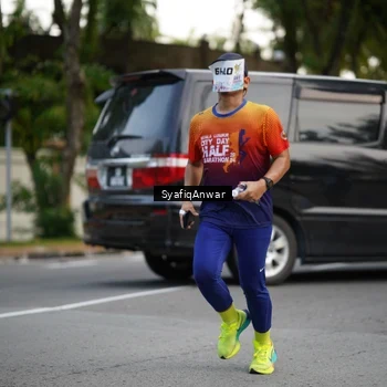 Runner Photo 8399052