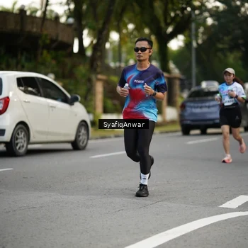 Runner Photo 8399073