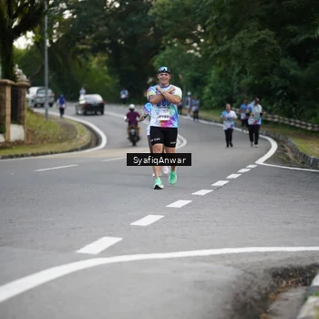 Runner Photo 8399159