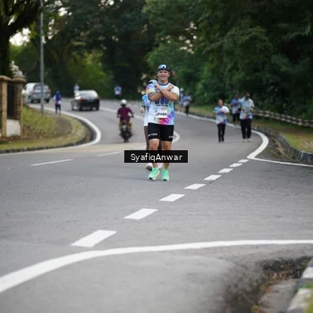Runner Photo 8399163