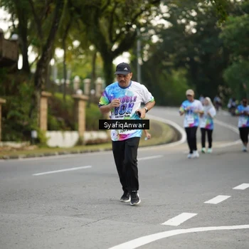 Runner Photo 8399275