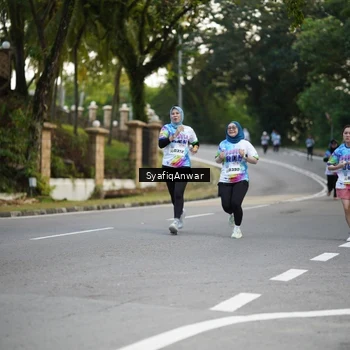 Runner Photo 8399315