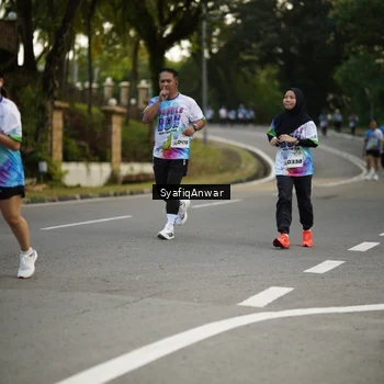 Runner Photo 8399377