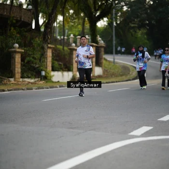 Runner Photo 8399410