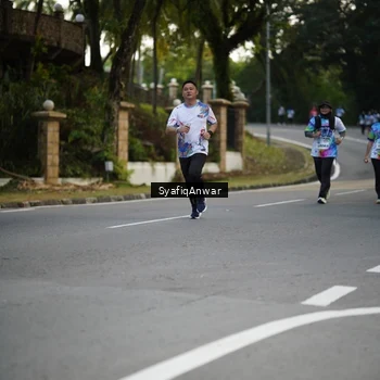 Runner Photo 8399412
