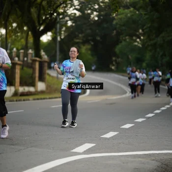 Runner Photo 8399546