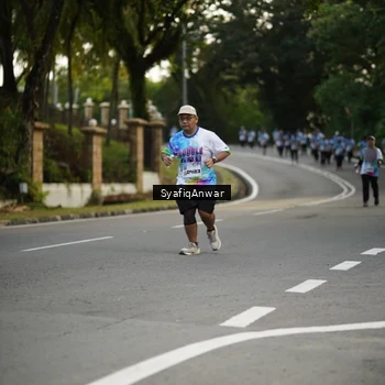 Runner Photo 8399579