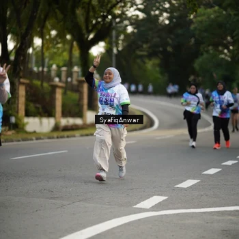 Runner Photo 8399713