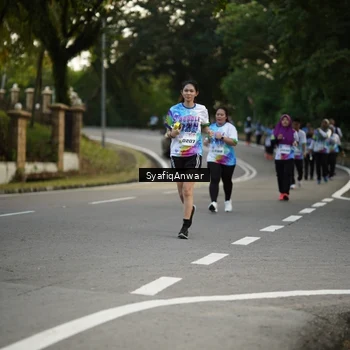 Runner Photo 8399723