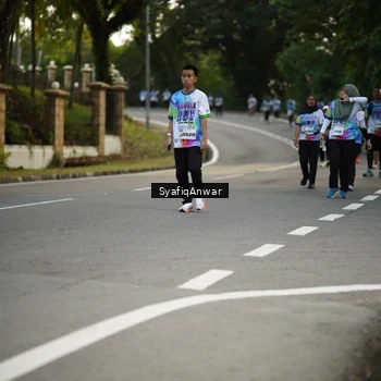 Runner Photo 8399734