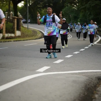 Runner Photo 8399739