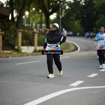 Runner Photo 8399755