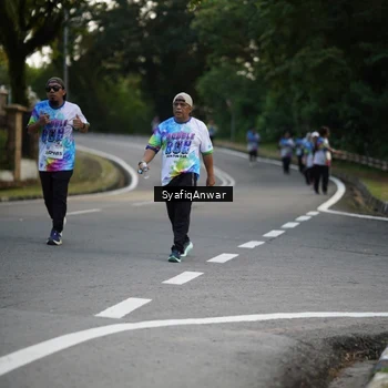 Runner Photo 8399935