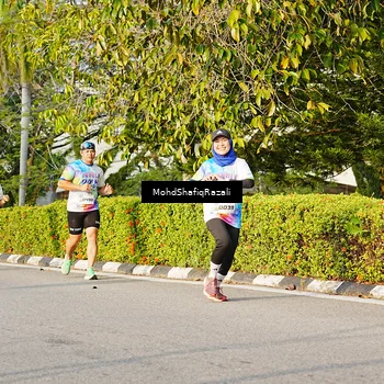 Runner Photo 8400344