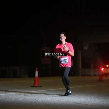 Runner Photo 8402004