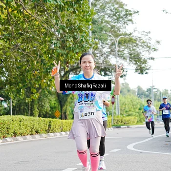 Runner Photo 8404004