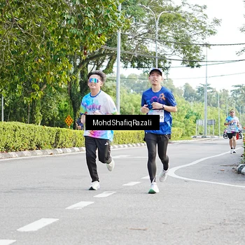 Runner Photo 8404011