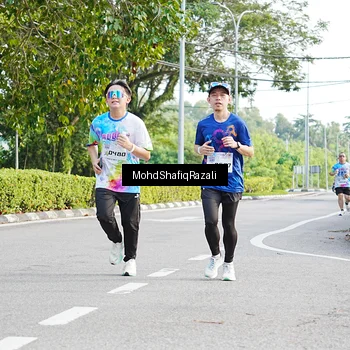 Runner Photo 8404012
