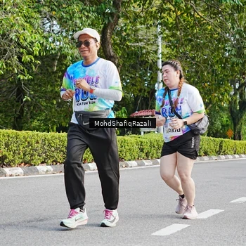 Runner Photo 8406025