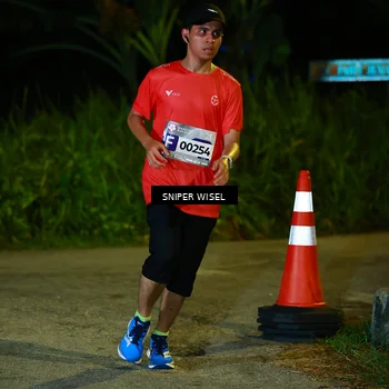 Runner Photo 8407001
