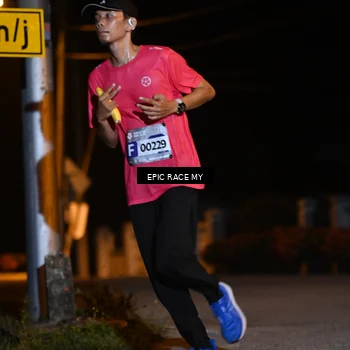 Runner Photo 8407006