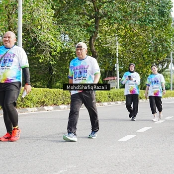 Runner Photo 8408003