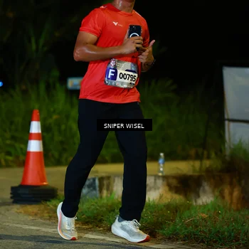 Runner Photo 8408298