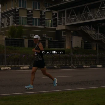 Runner Photo 8409002