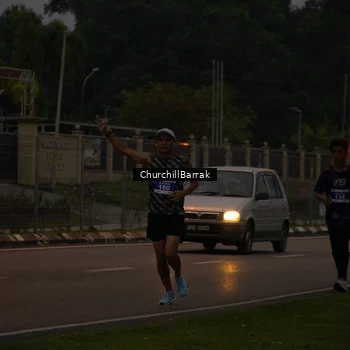 Runner Photo 8409003