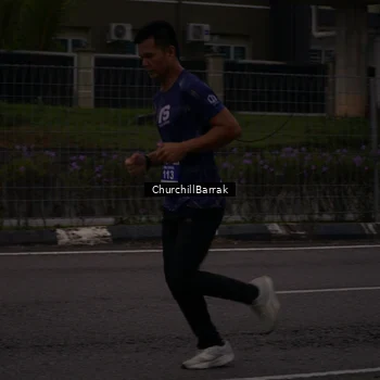 Runner Photo 8409060