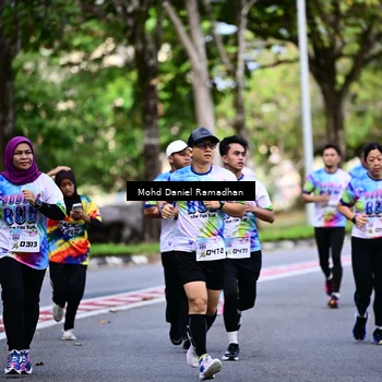 Runner Photo 8411011