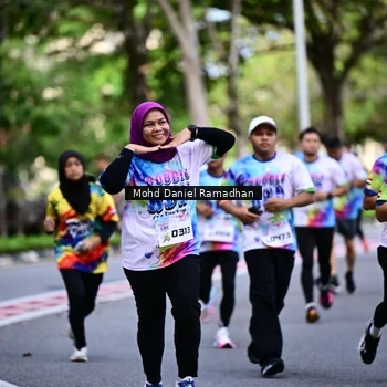 Runner Photo 8411039