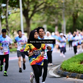 Runner Photo 8411077