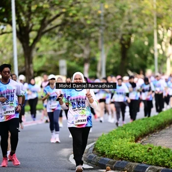 Runner Photo 8411101