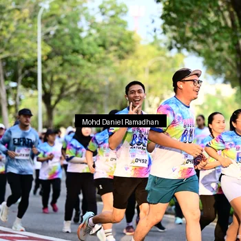 Runner Photo 8412005