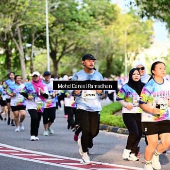 Runner Photo 8412023