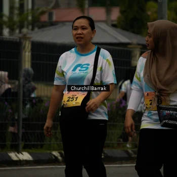 Runner Photo 8412048