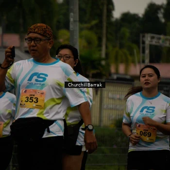 Runner Photo 8412055
