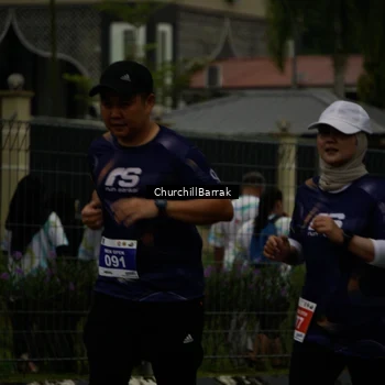 Runner Photo 8412071