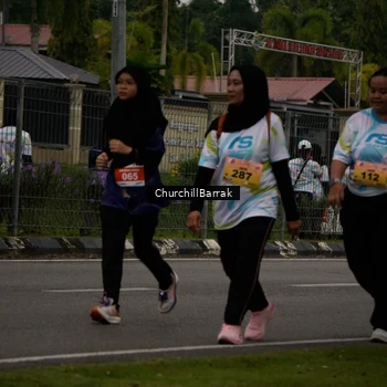Runner Photo 8412102