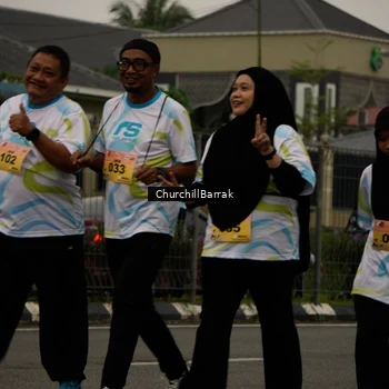 Runner Photo 8412119