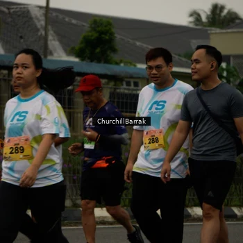 Runner Photo 8412157