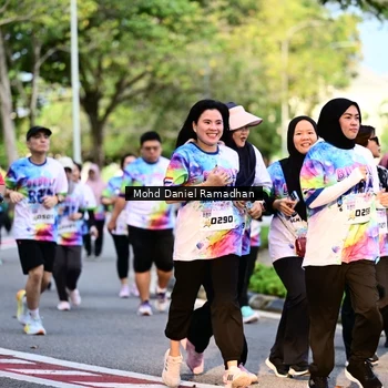 Runner Photo 8412812
