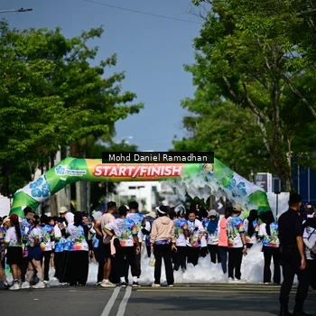 Runner Photo 8420211