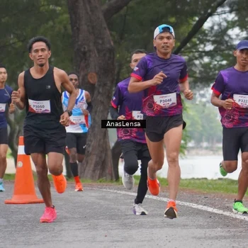 Runner Photo 8427533