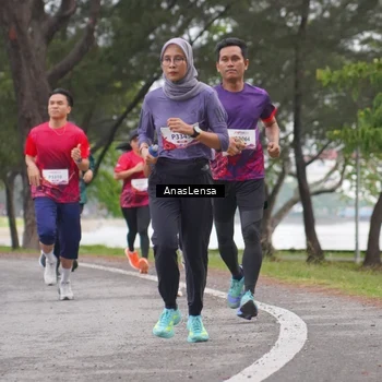 Runner Photo 8427799